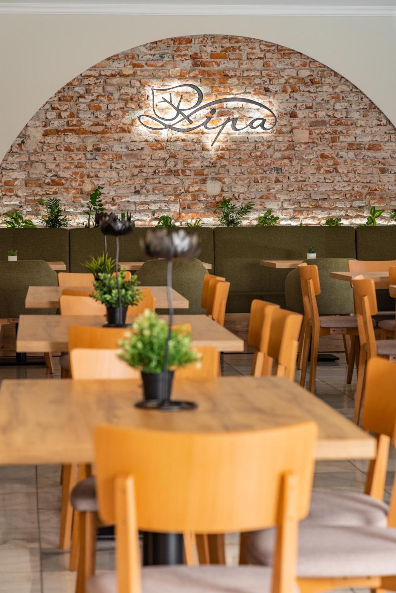 Hotel Lipa Бойнице Экстерьер фото