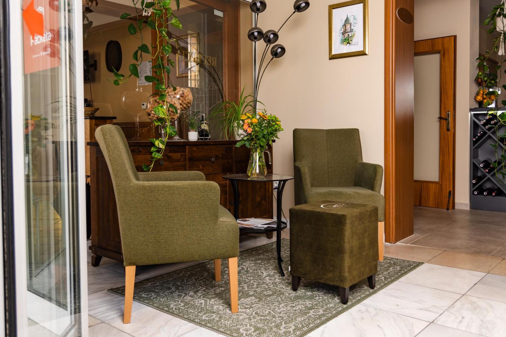 Hotel Lipa Бойнице Экстерьер фото