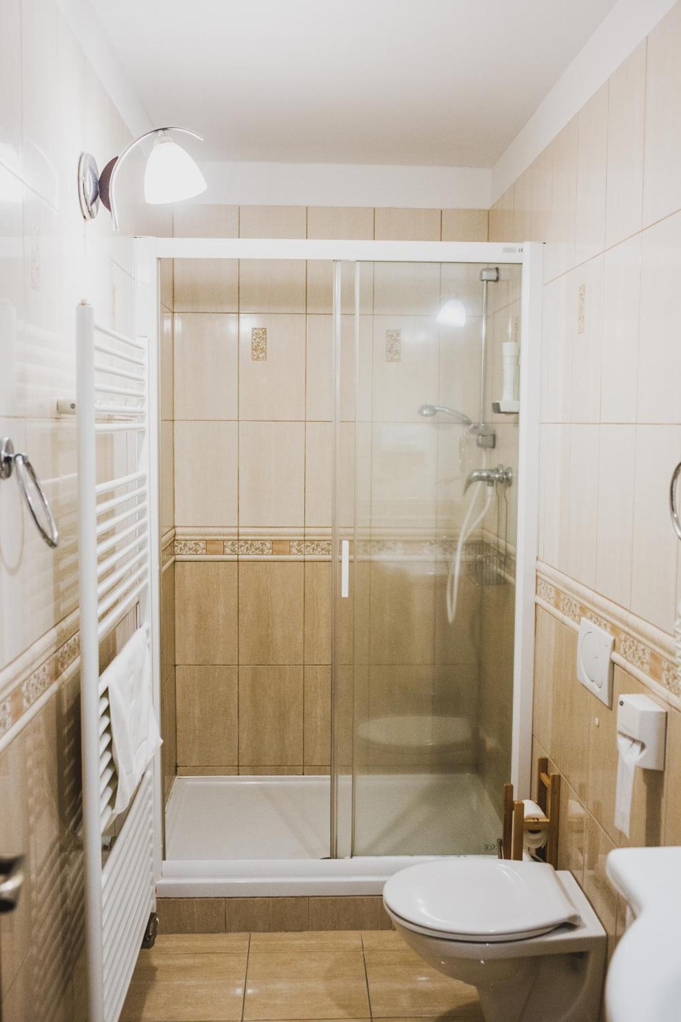 Hotel Lipa Бойнице Экстерьер фото