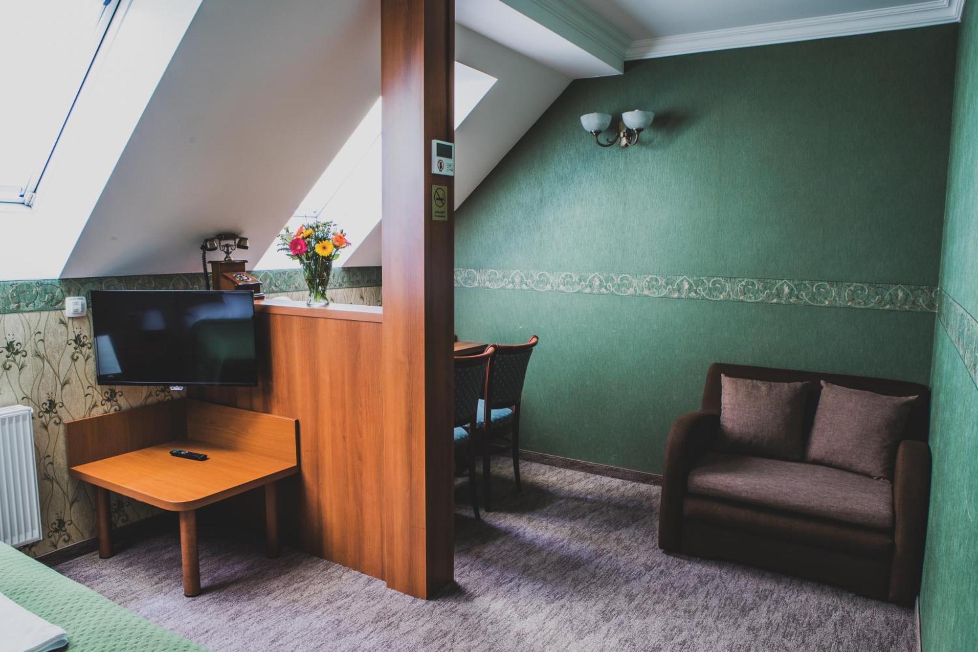Hotel Lipa Бойнице Экстерьер фото