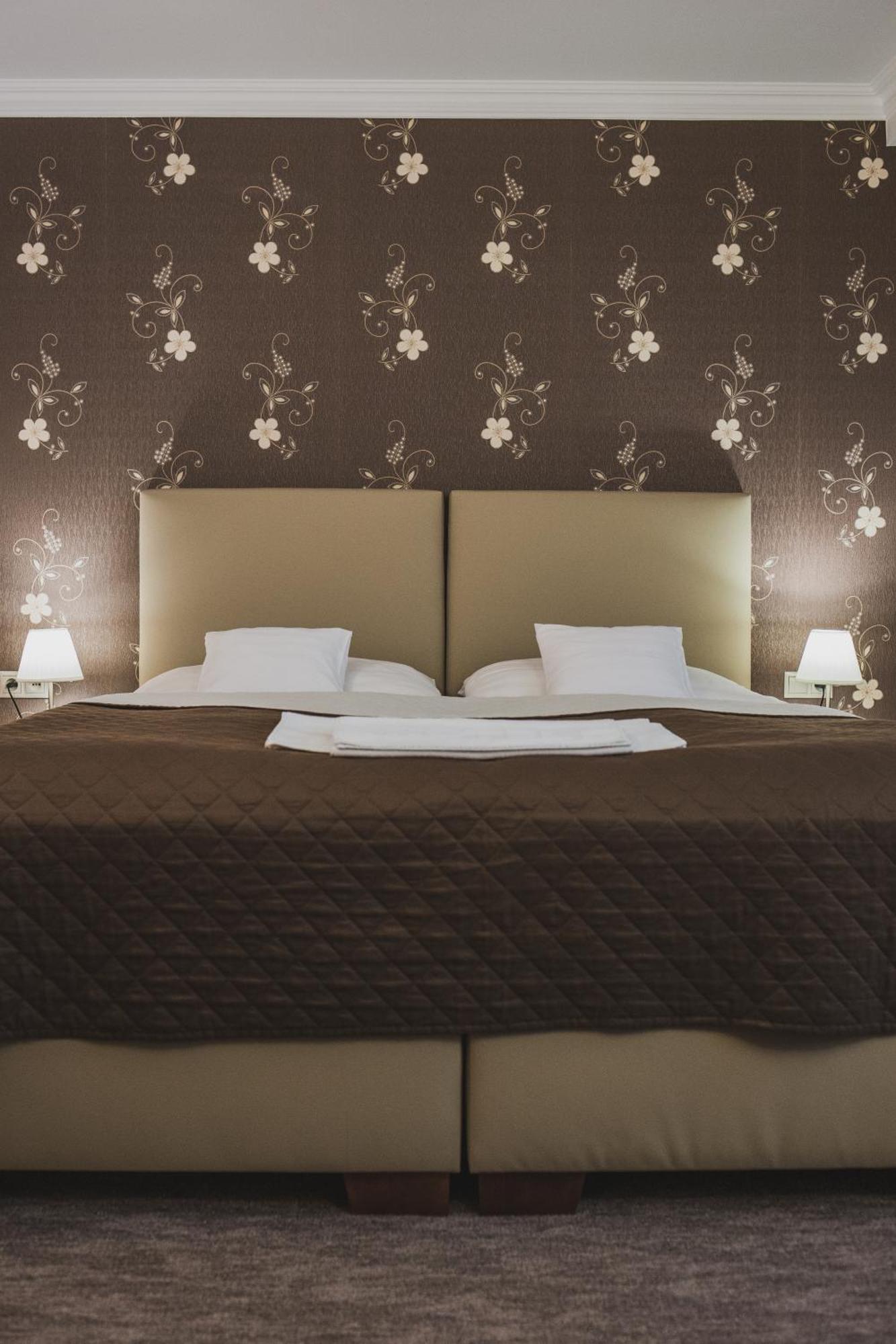 Hotel Lipa Бойнице Экстерьер фото